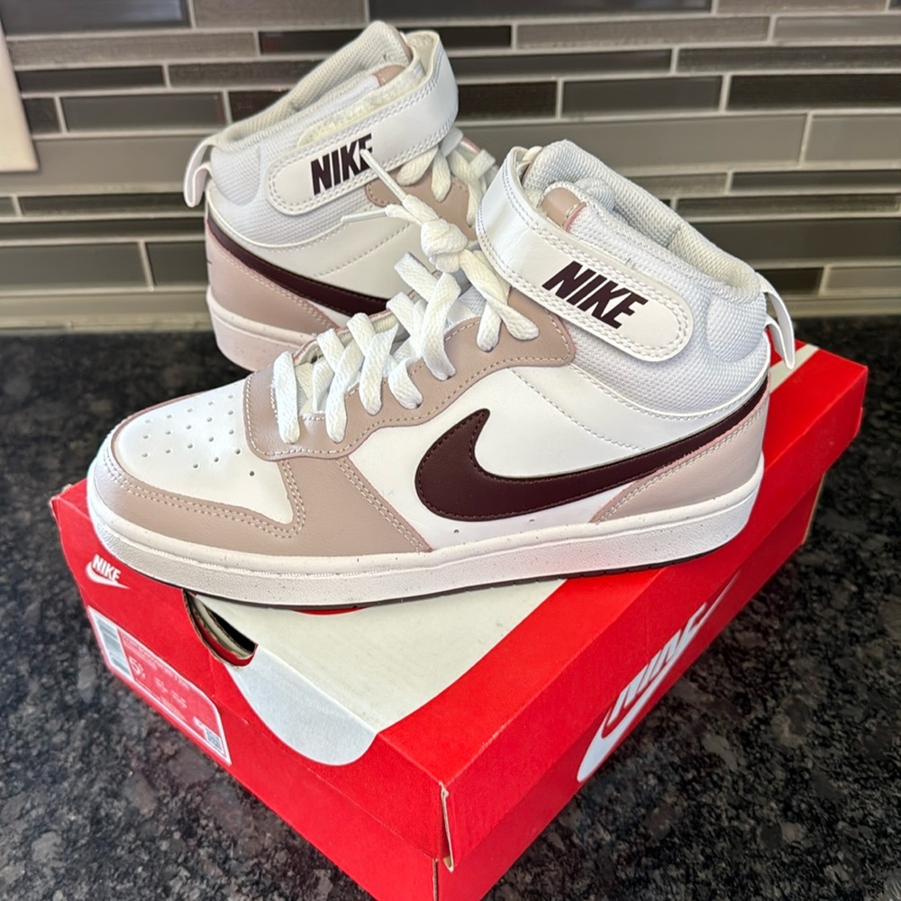 Nike Court Borough Mid 2